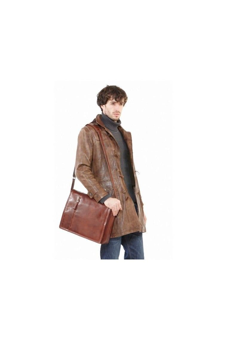 men's Leather coat in brown:e